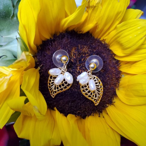 Avon Gold Leaf & Faux Pearl Bead Earrings - Picture 2 of 6